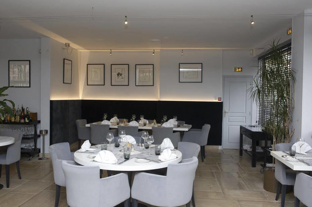 Hôtel Restaurant Des Remparts Chaumont  Buitenkant foto